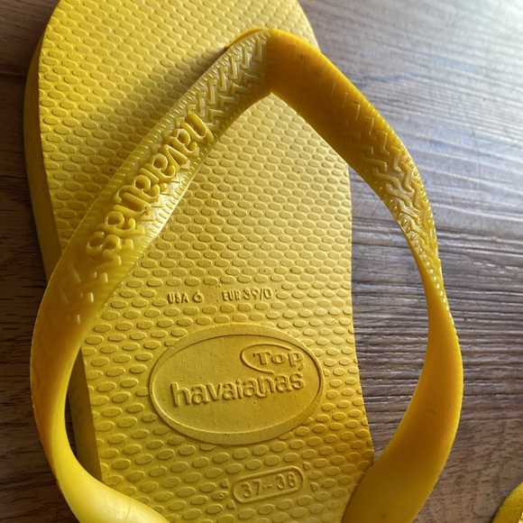 Havaianas Women's Yellow Flip Flops - Picture 4 of 4